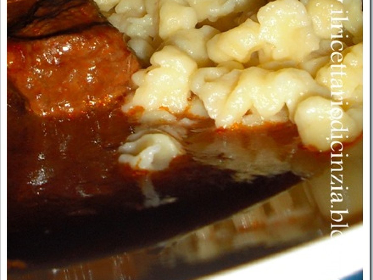 Gulasch con spätzle