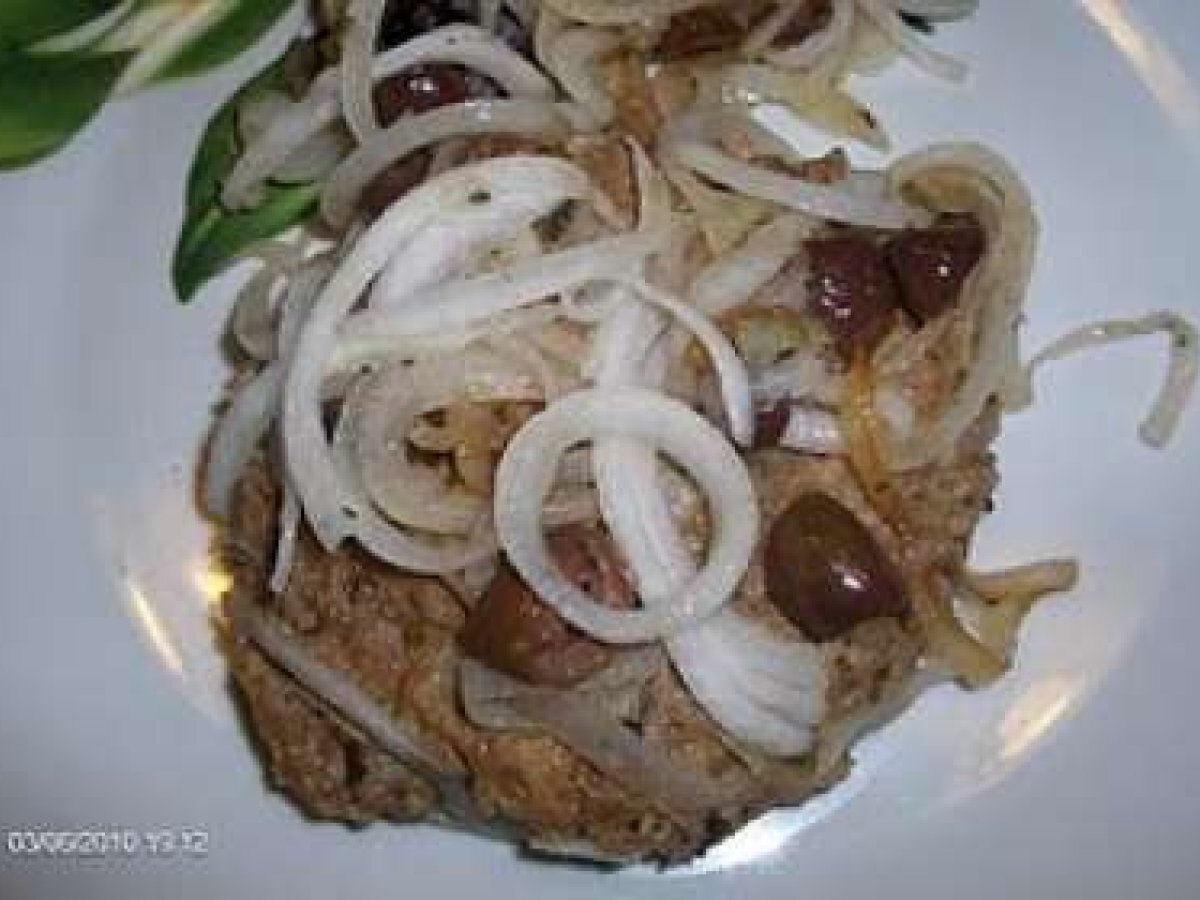 HAMBURGER DI VITELLO CON CIPOLLOTTO E OLIVE TAGGIASCHE
