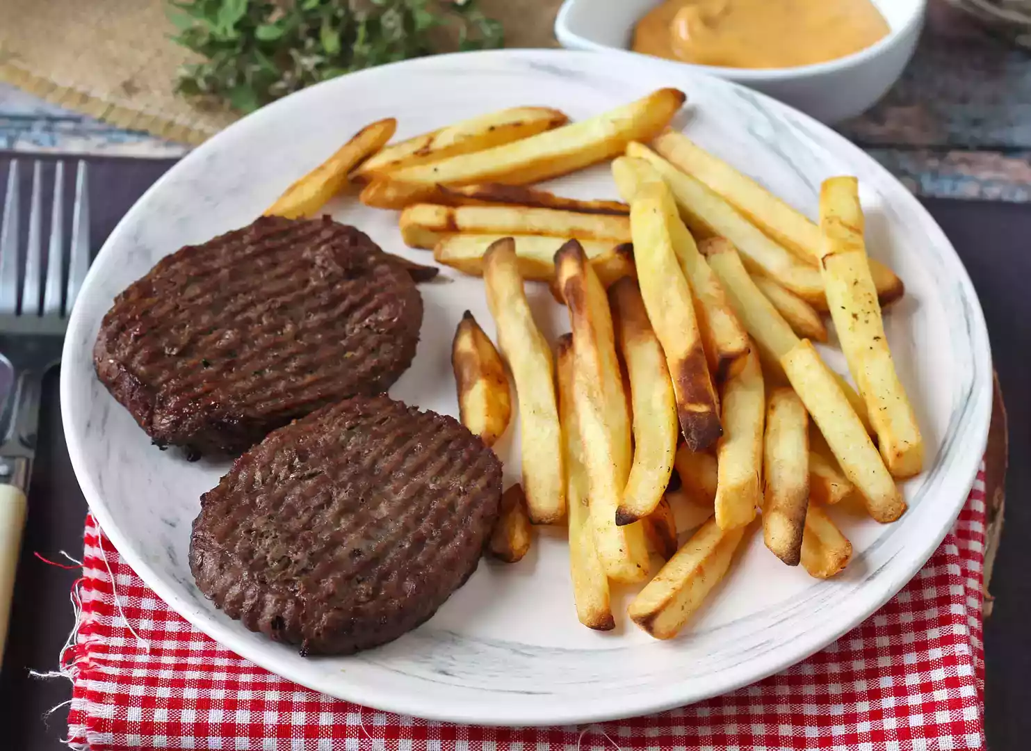 Hamburger in friggitrice ad aria: pronti in pochissimi minuti!