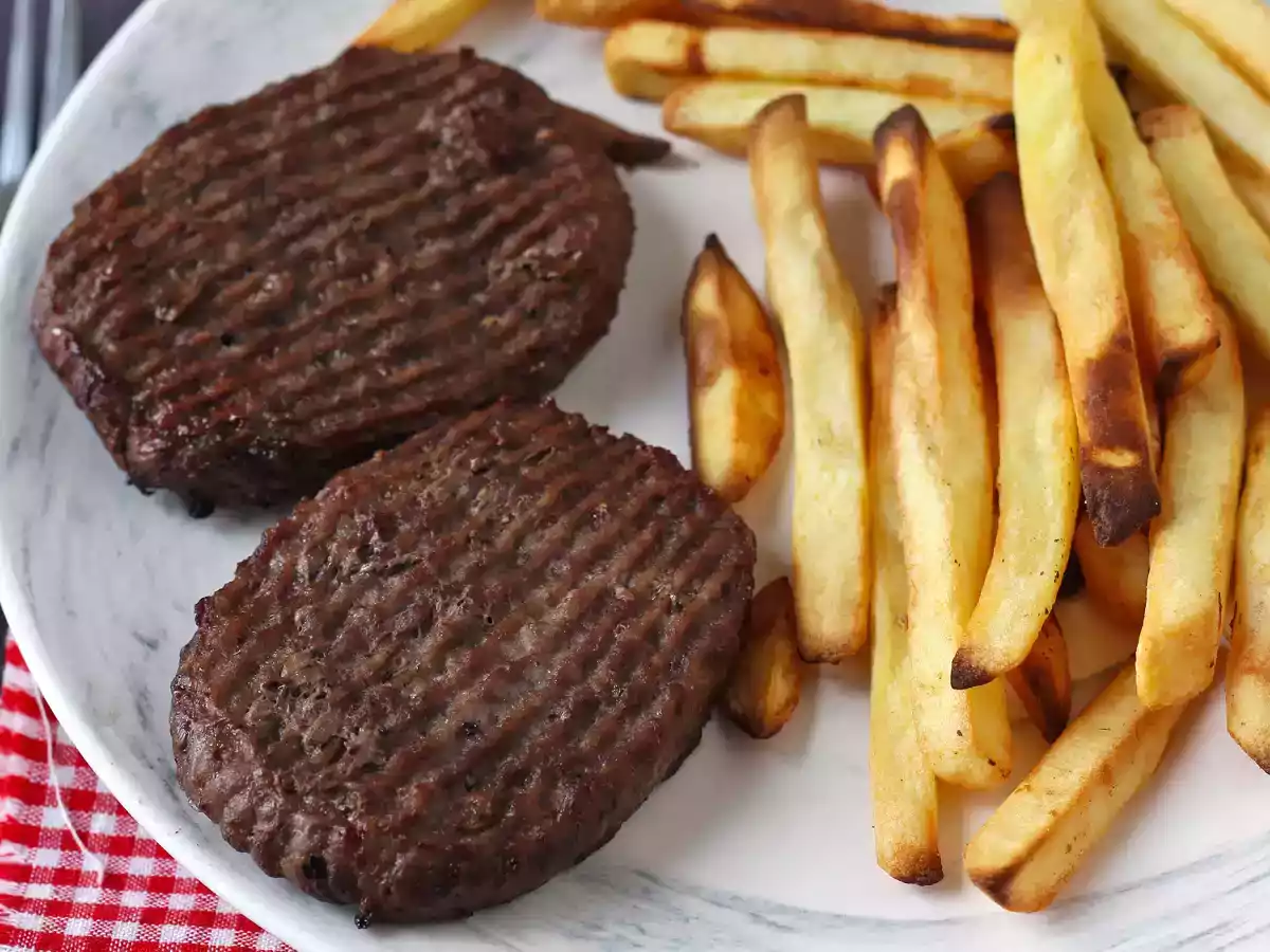 Hamburger in friggitrice ad aria: pronti in pochissimi minuti! - foto 2
