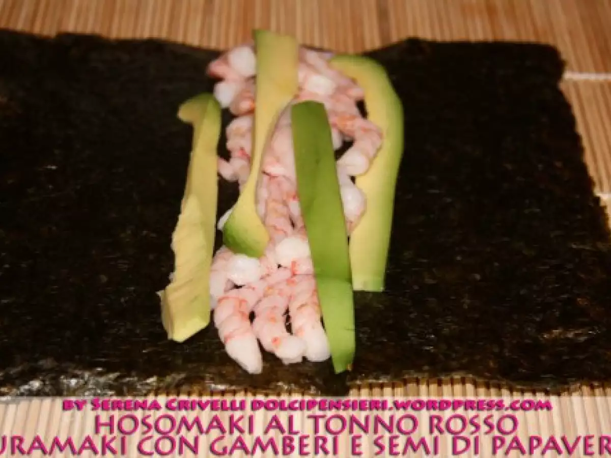 Hosomaki al tonno rosso e uramaki con gamberi e semi di papavero secondo Dolcipensieri - foto 6