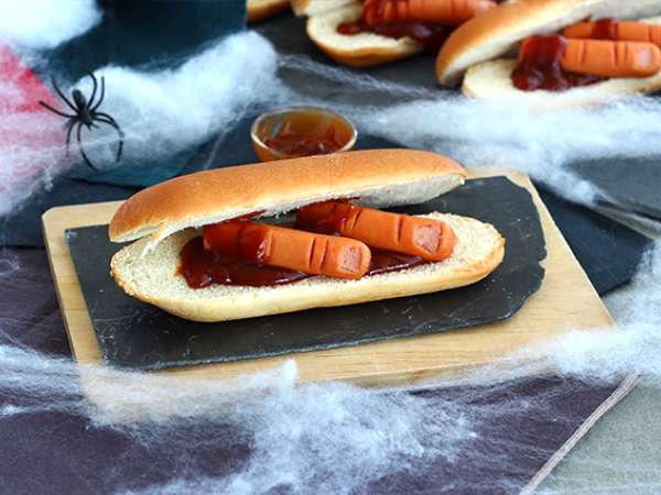 Hot dog sanguinanti - ricetta per Halloween Hot dog sanguinanti - ricetta per Halloween