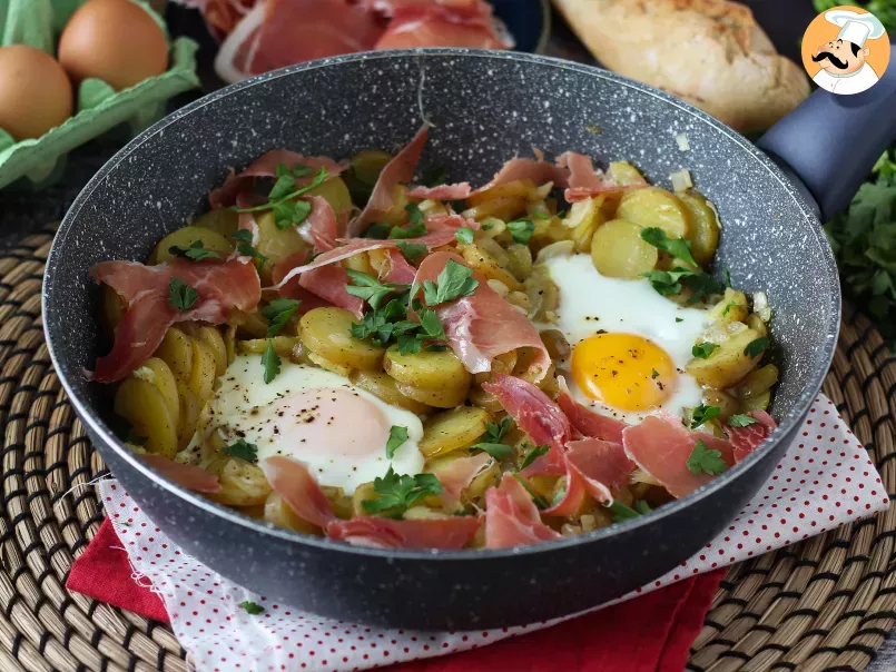 Huevos rotos, la gustosa ricetta spagnola a base di patate ed uova, foto 1