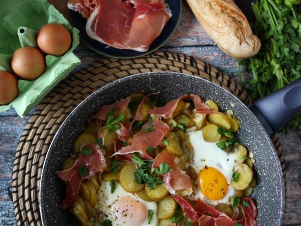 Huevos rotos, la gustosa ricetta spagnola a base di patate ed uova, foto 4