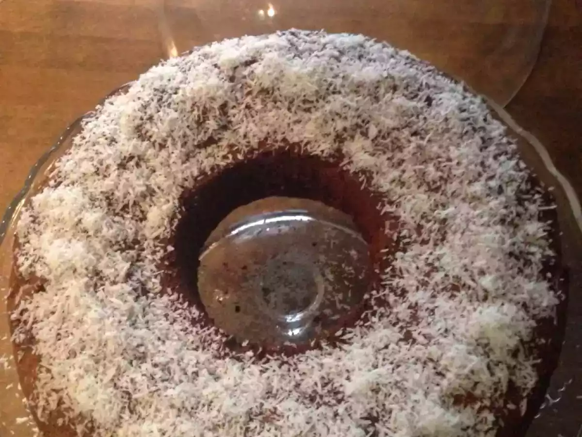 Il buco con il dolce intorno: ciambellone al cocco