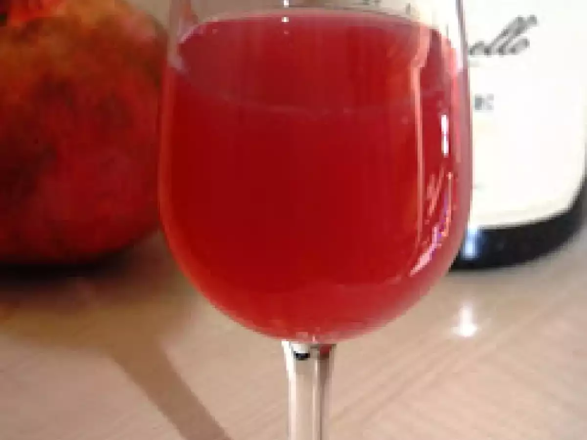 Il cocktail del sabato: la ricetta del tintoretto un drink fresco e natalizio al melograno