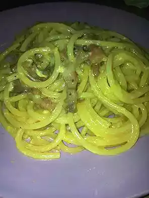 Il trucco dell'acqua gassata per una carbonara perfetta