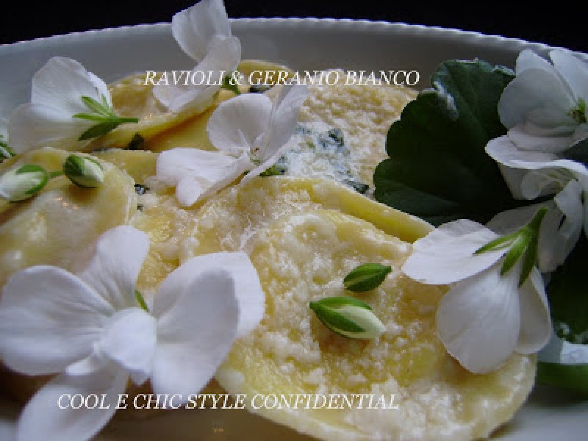 IN CUCINA CON I FIORI : RAVIOLI AL FORMAGGIO E GERANIO BIANCO