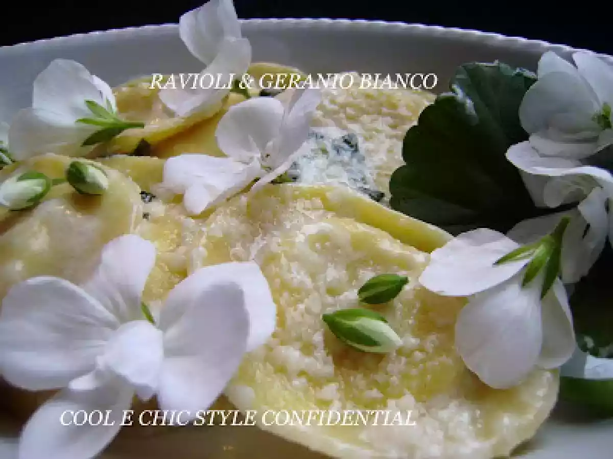 IN CUCINA CON I FIORI : RAVIOLI AL FORMAGGIO E GERANIO BIANCO