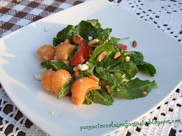 Insalata al melone, feta e rucola