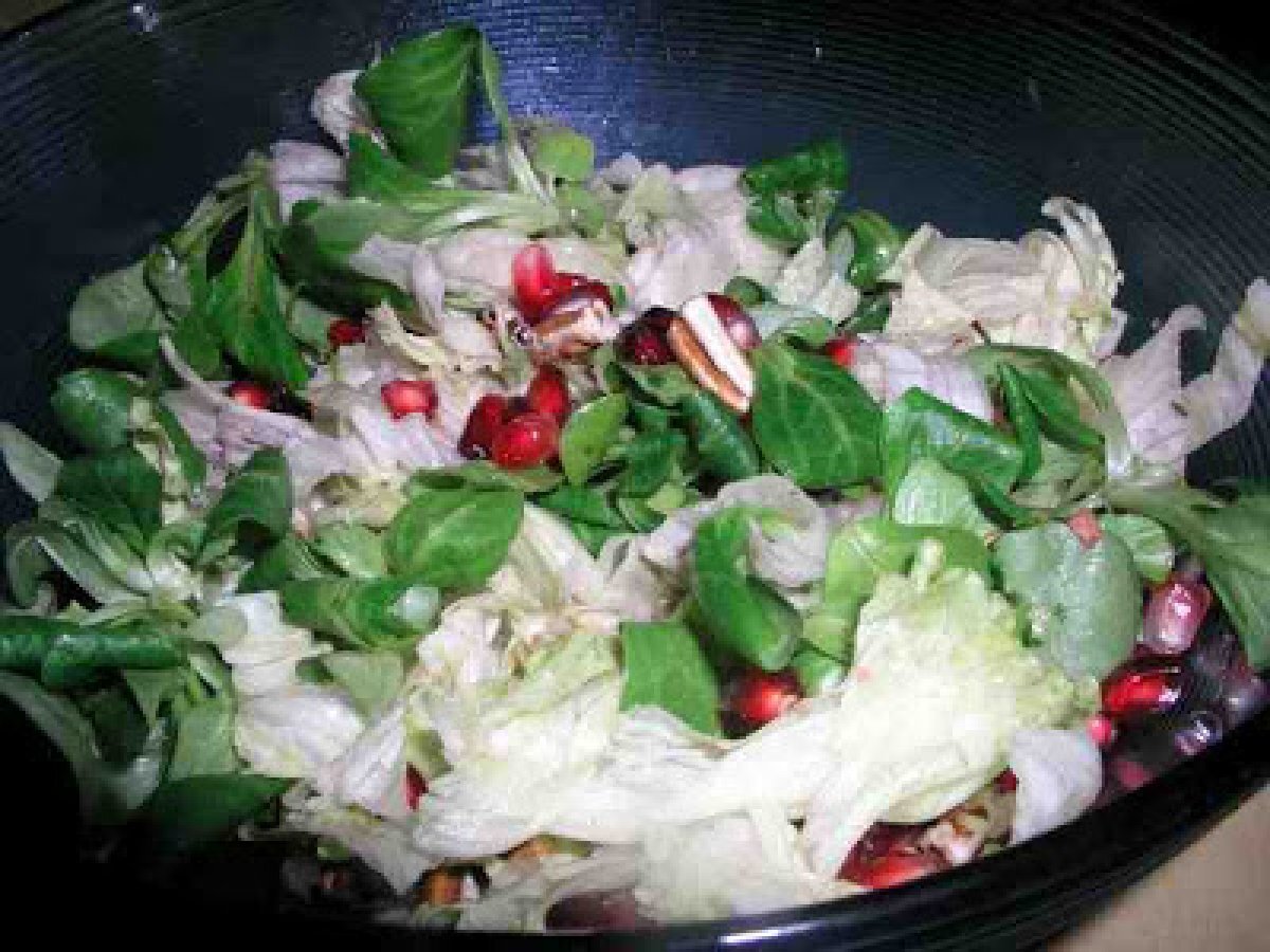 Insalata autunnale con melagrana e noci pecan