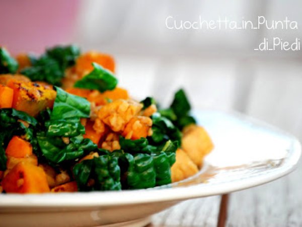 Insalata Calda di Cous Cous, Cavolo Nero, Tempeh e Zucca