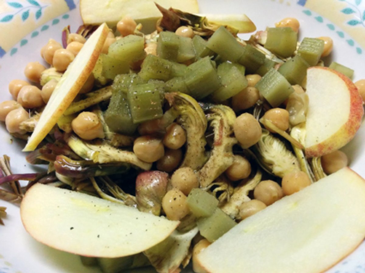 INSALATA CARCIOFI, CECI E MELE