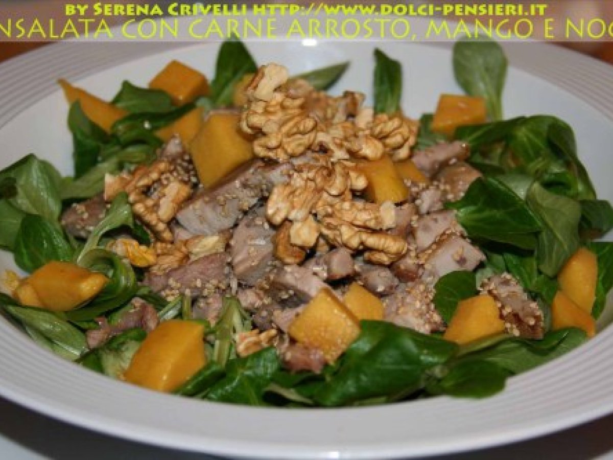 INSALATA CON CARNE ARROSTO, MANGO E NOCI secondo