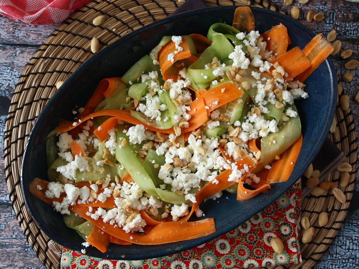 Insalata con feta, cetrioli e carote - foto 5