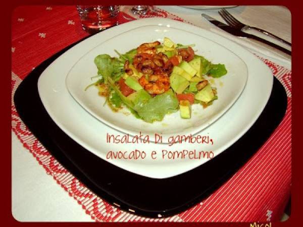 Insalata con pompelmo, avocado e mazzancolle