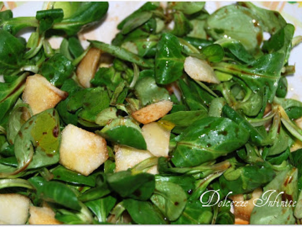 INSALATA CON VALERIANELLA, MELA E FORMAGGIO, foto 2