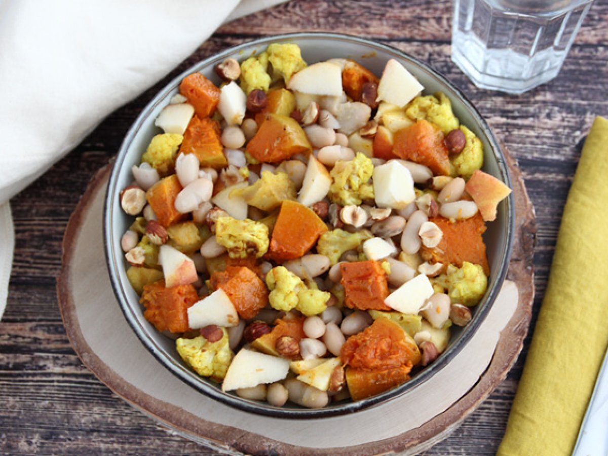 Insalata d'autunno: fagioli, cavolfiore, zucca, mele e nocciole, foto 1