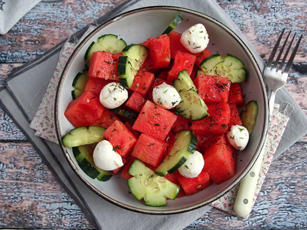 Insalata di anguria, cetrioli e mozzarella - foto 3