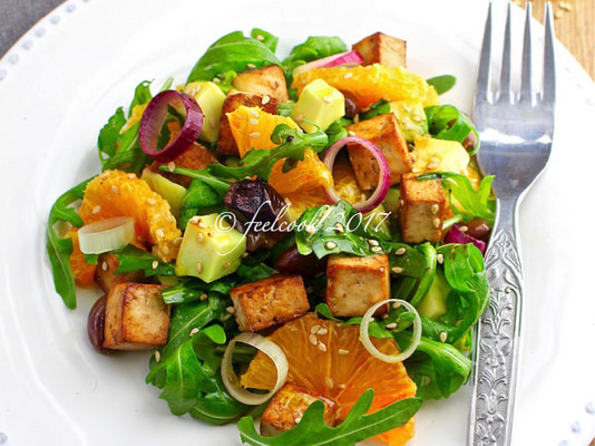 Insalata di avocado, arance e tofu