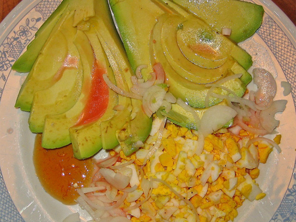 Insalata di avocado con uova sode - foto 2