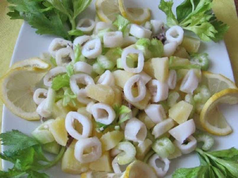 Insalata di calamari, patate e sedano