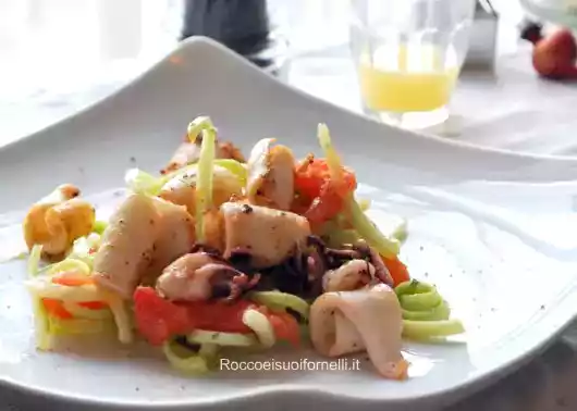 Insalata di calamari scottati e puntarelle