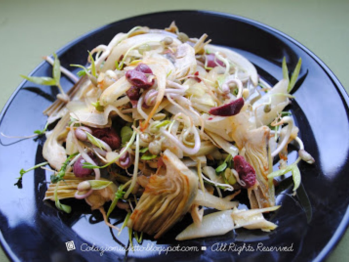 Insalata di carciofi e finocchi con germogli misti