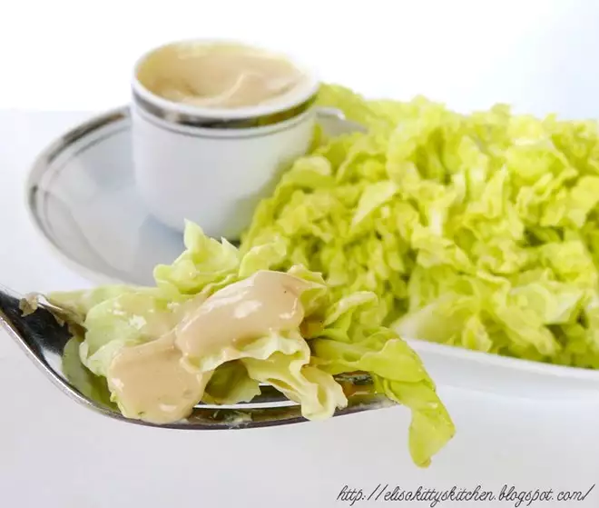 Insalata di cavolo verza con finta maionese