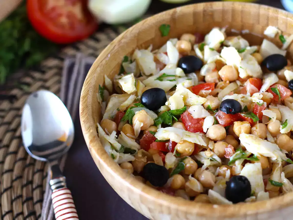 Insalata di ceci con baccalà: la ricetta fresca, leggera e gustosa - foto 2