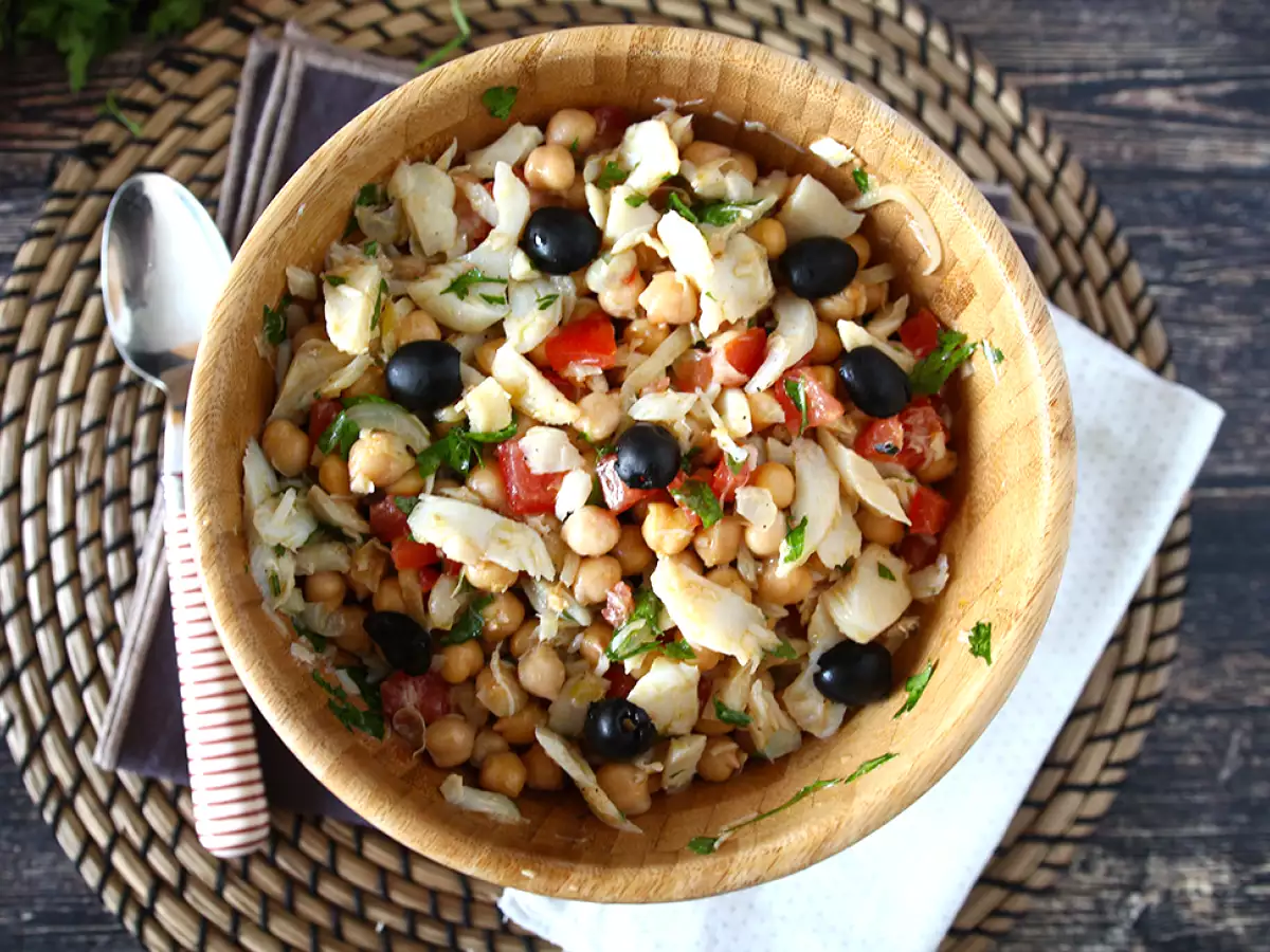 Insalata di ceci con baccalà: la ricetta fresca, leggera e gustosa - foto 4