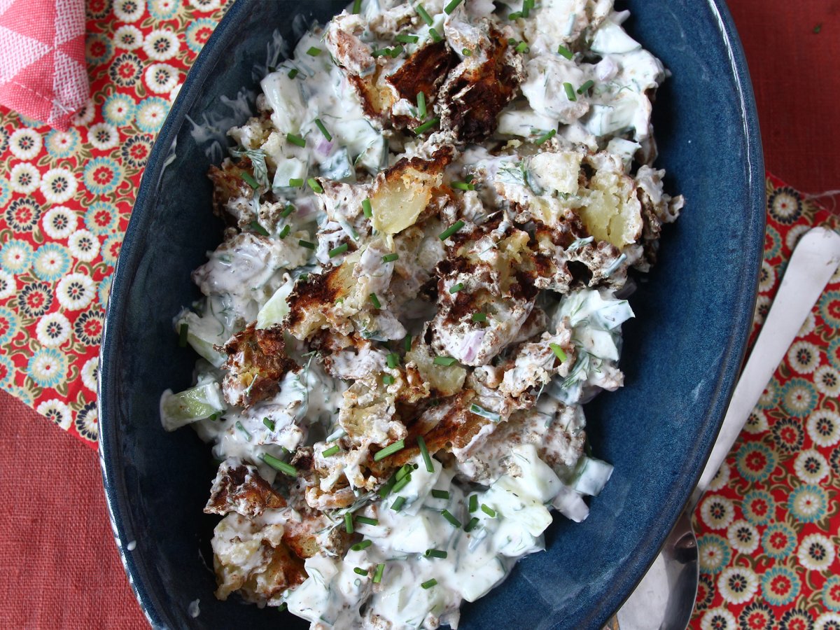 Insalata di cetrioli e patate croccanti