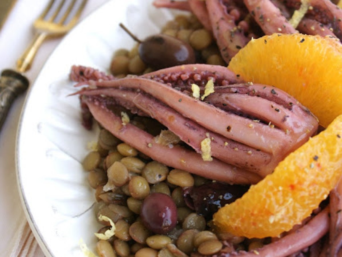 Insalata di ciuffi di totano, lenticchie, olive taggiasche e arancia - foto 2