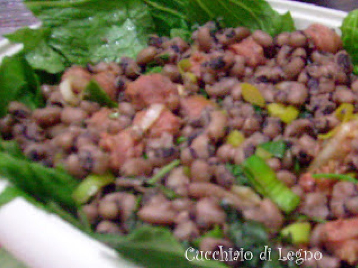 Insalata di fagioli e salsiccia