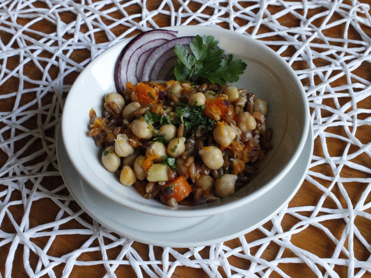 Insalata di farro, ceci e zucca