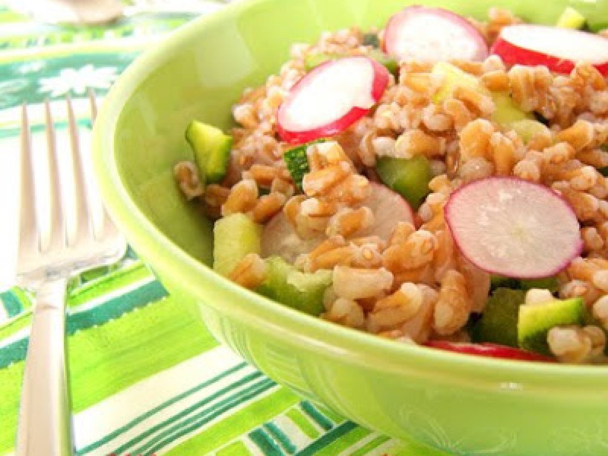 Insalata di farro con verdure fresche - foto 2