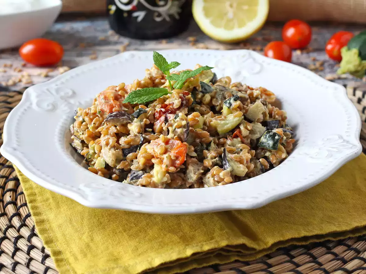 Insalata di farro cremosa con zucchine, melanzane e pomodorini - foto 2