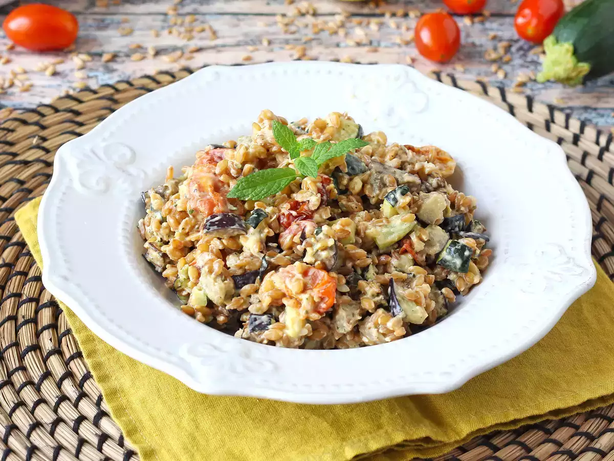 Insalata di farro cremosa con zucchine, melanzane e pomodorini - foto 5