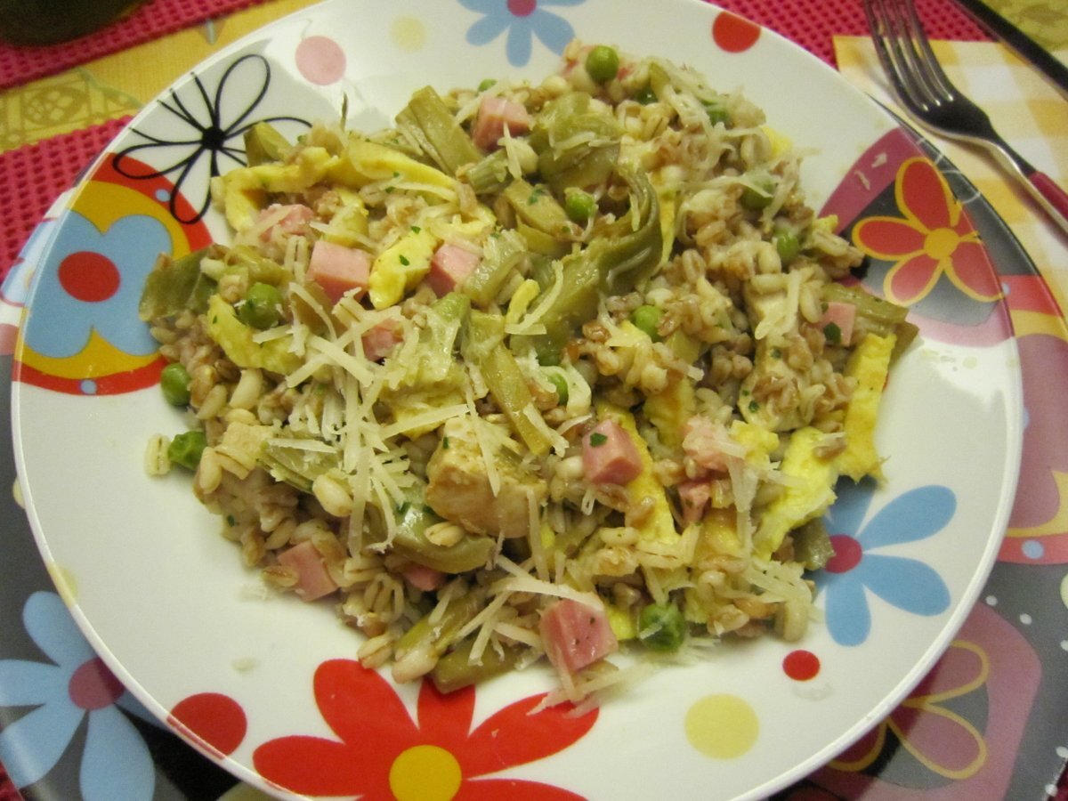 Insalata di farro e orzo pimaverile