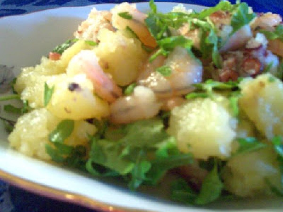 Insalata di gamberetti, polpo, patate e rucola