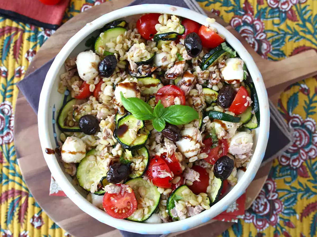 Insalata di grano con tonno e mozzarella: ricetta fresca e nutriente - foto 4