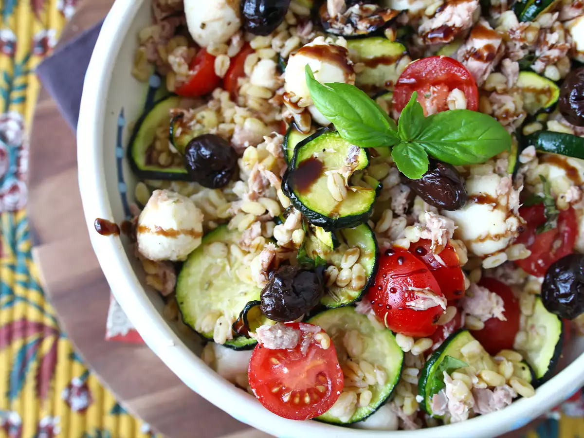 Insalata di grano con tonno e mozzarella: ricetta fresca e nutriente - foto 5
