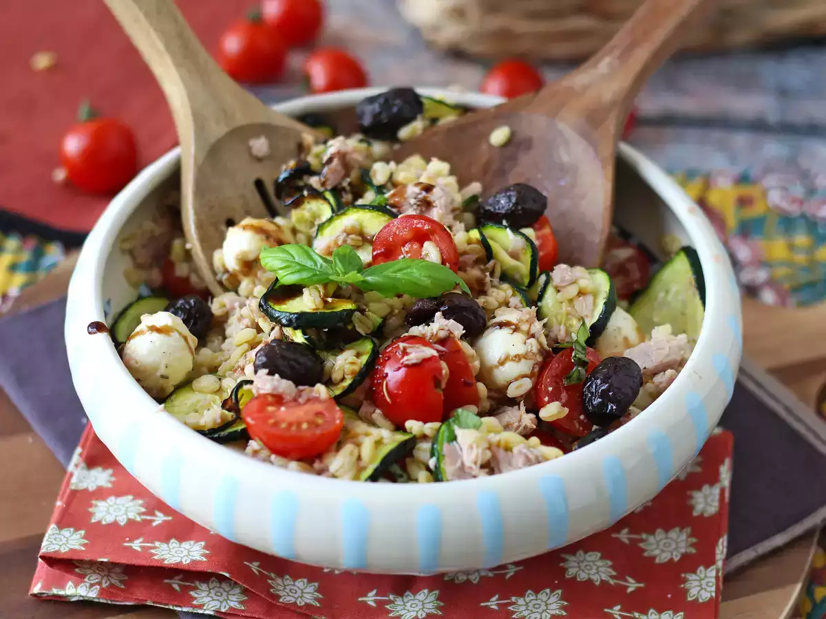 Insalata di grano con tonno e mozzarella: ricetta fresca e nutriente - foto 6
