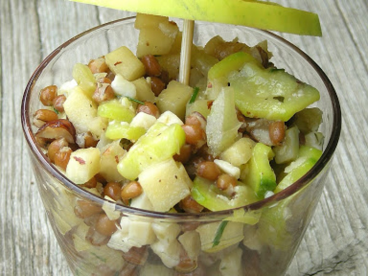 Insalata di grano, zucchine e mele