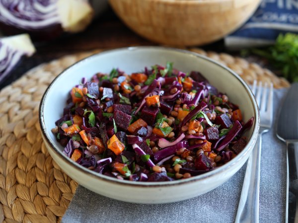 Ricetta Insalata di lenticchie, zucca, cavolo rosso e barbabietola (perfetta in autunno/inverno)