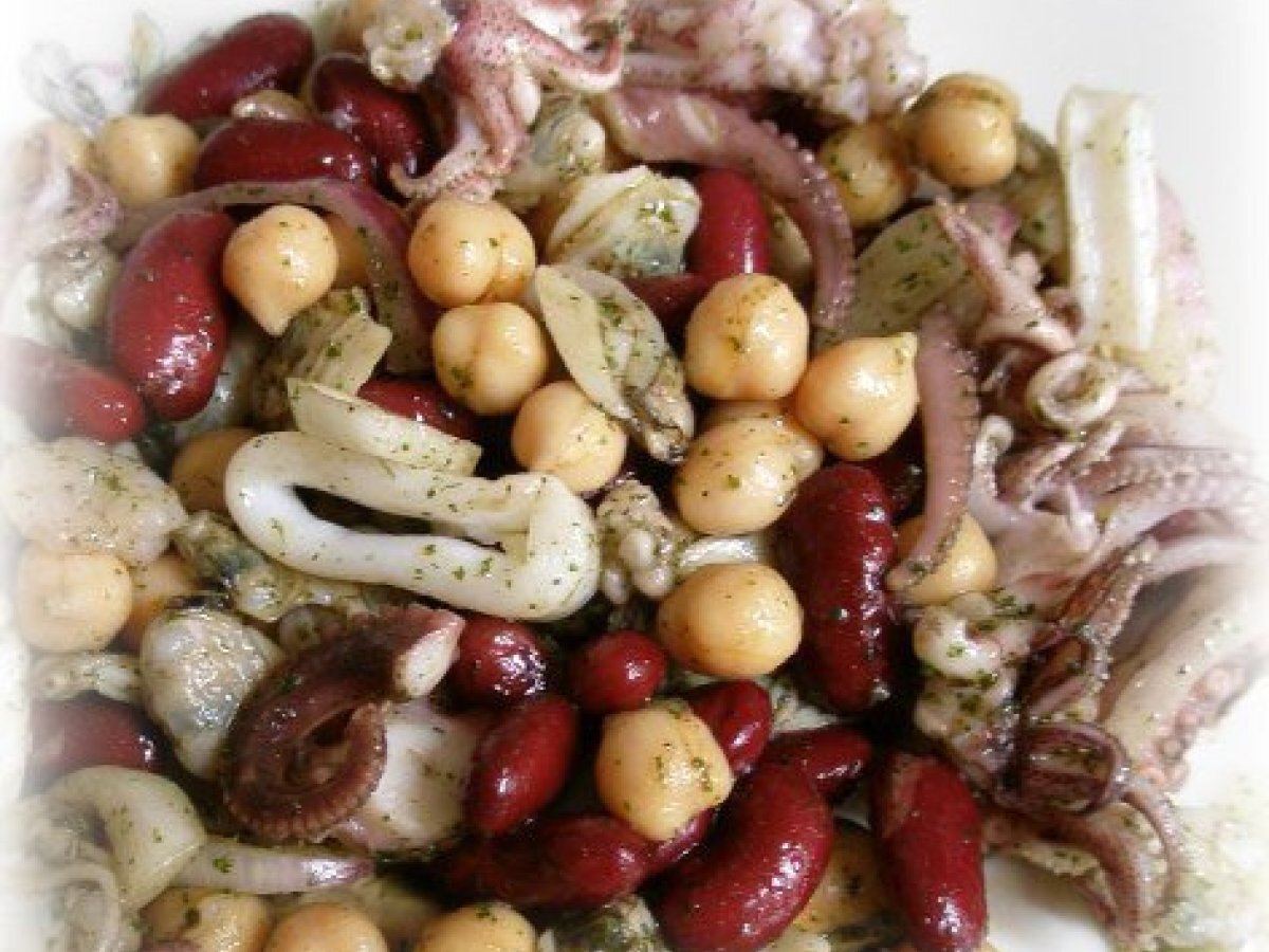 Insalata di mare con legumi