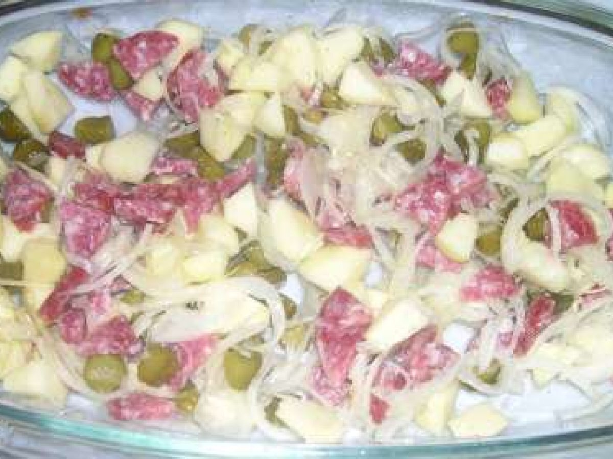 Insalata di mele cipolla e salame
