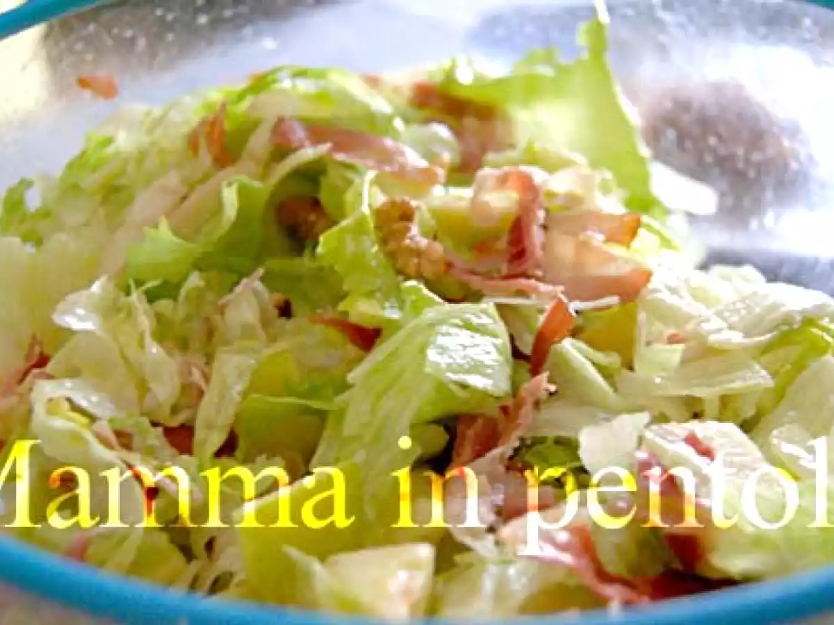 Insalata di mele con noci e speck