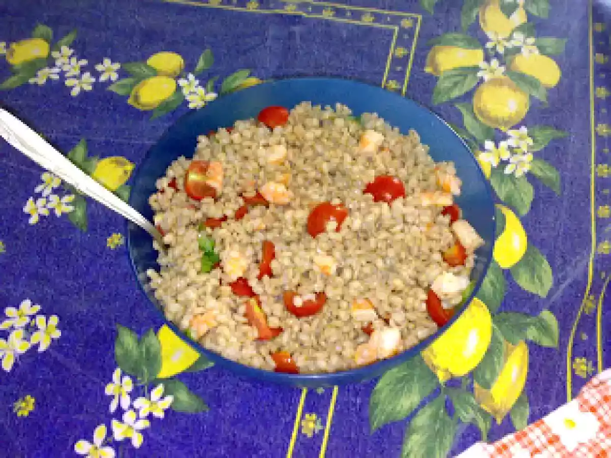 INSALATA DI ORZO CON GAMBERETTI E PACHINO
