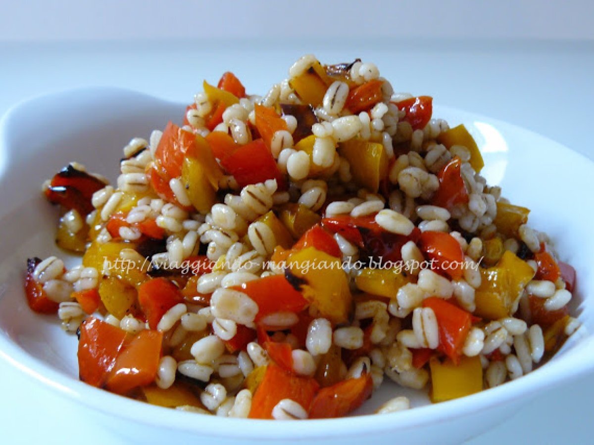 Insalata di orzo e peperoni